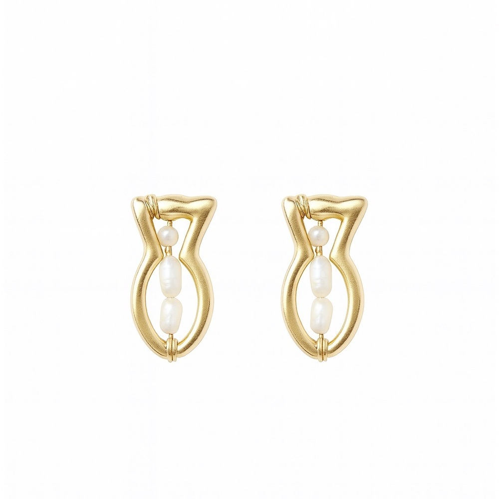 ⚜️ Elegant Minimalist Gold and Pearl Earrings 🐠
